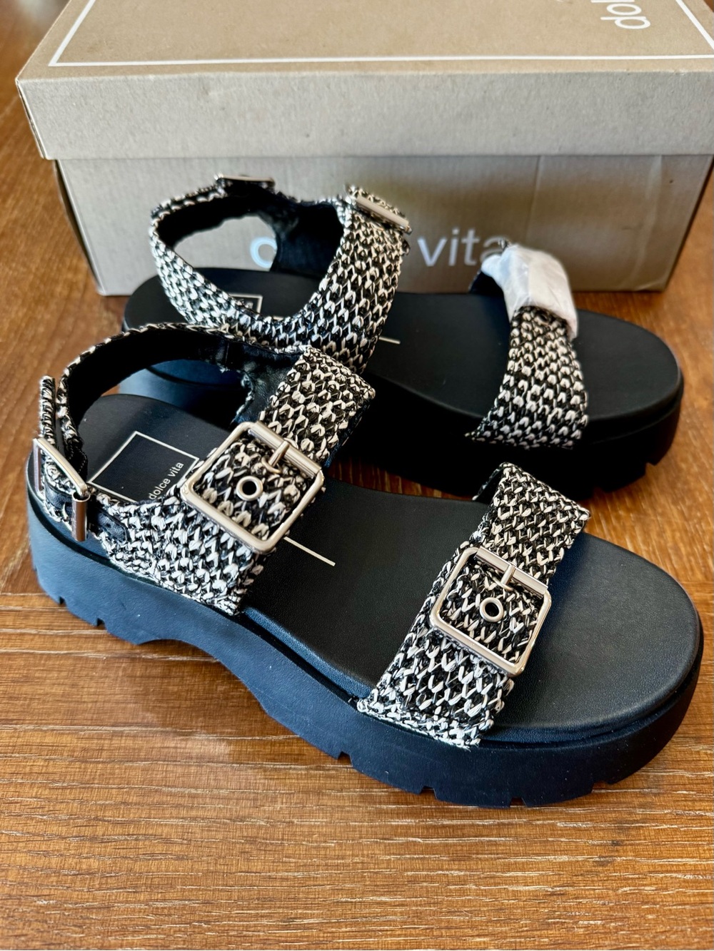 NIB Dolce Vita Palda b&w raffia sandal 8 - Picture 2 of 14